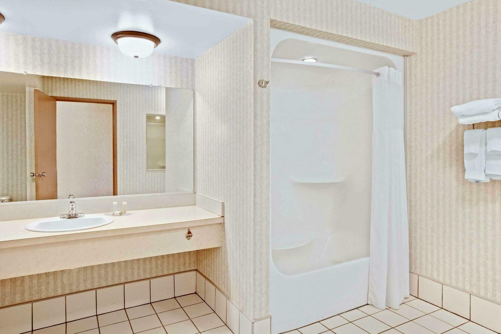 Howard Johnson By Wyndham Blackwood Near Philadelphia Dış mekan fotoğraf