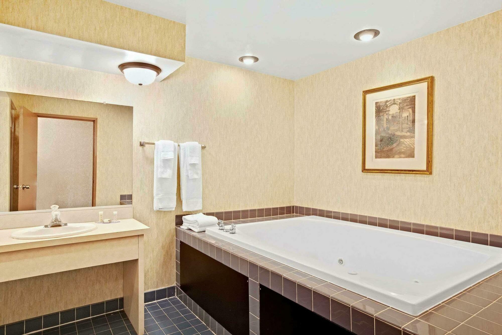 Howard Johnson By Wyndham Blackwood Near Philadelphia Dış mekan fotoğraf